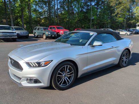 Used 2017 Ford Mustang Premium image 8
