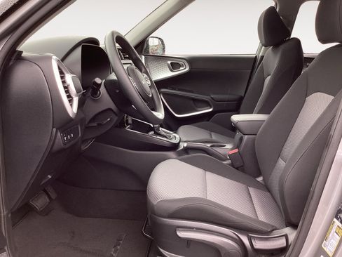 Used 2025 Kia Soul LX w/ LX Technology Package FWD image 25