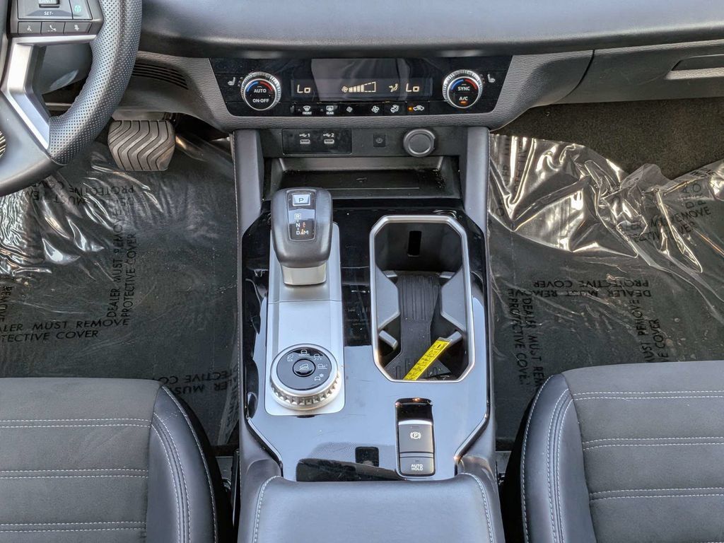 Used 2025 Mitsubishi Outlander SE FWD image 20