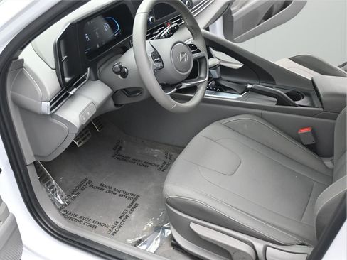Used 2025 Hyundai Elantra Sport image 5