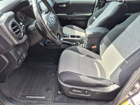 Used 2021 Toyota Tacoma TRD Off-Road AWD/4WD image 15
