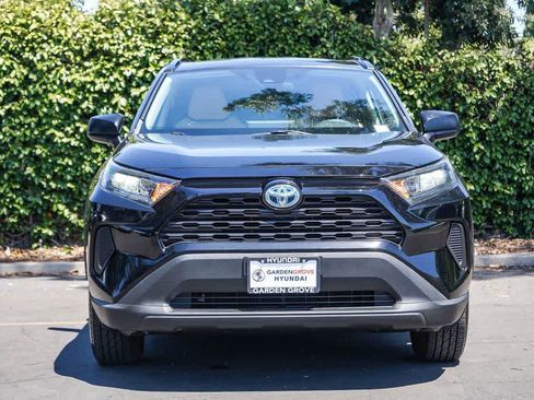Used 2022 Toyota RAV4 LE AWD/4WD image 2