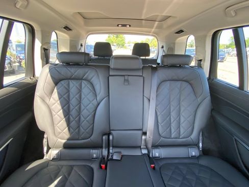New 2027 BMW X7 xDrive40i w/ Premium Package AWD/4WD image 8