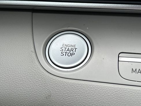 Used 2023 Hyundai Elantra Limited FWD image 29