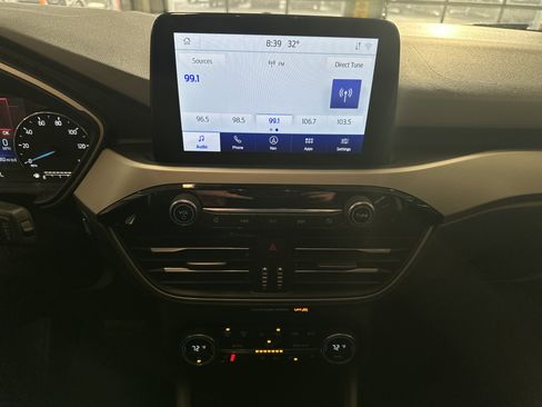 Used 2021 Ford Escape SEL image 3