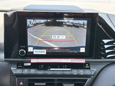 New 2026 Toyota Camry Hybrid FWD image 30