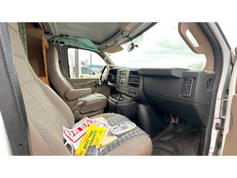 Used 2017 Chevrolet Express 2500 Extended RWD image 9