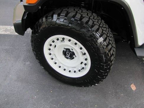 Used 2022 Jeep Gladiator Sport AWD/4WD image 37