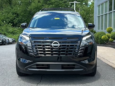 Used 2026 Nissan Pathfinder SV w/ SV Premium Package AWD/4WD image 3