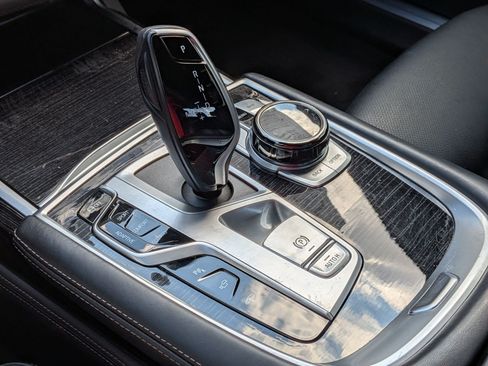 Used 2022 BMW 750i xDrive w/ Executive Package AWD/4WD image 28