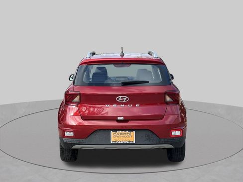 Used 2025 Hyundai Venue Limited FWD image 4