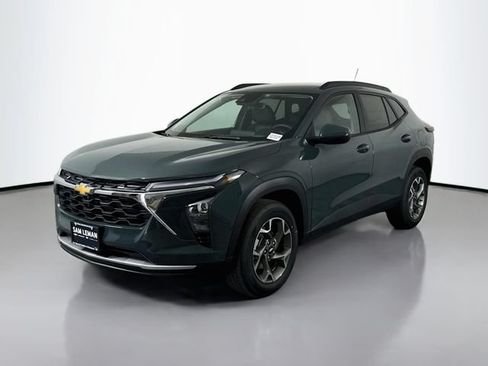 New 2026 Chevrolet Trax LT w/ LT Convenience Package FWD image 3