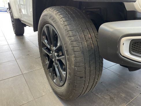 Used 2024 Jeep Wrangler Unlimited Sahara w/ Safety Group AWD/4WD image 13