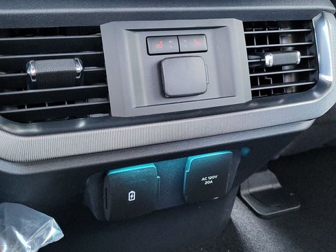 New 2025 Ford F150 Platinum w/ Equipment Group 702A High image 33