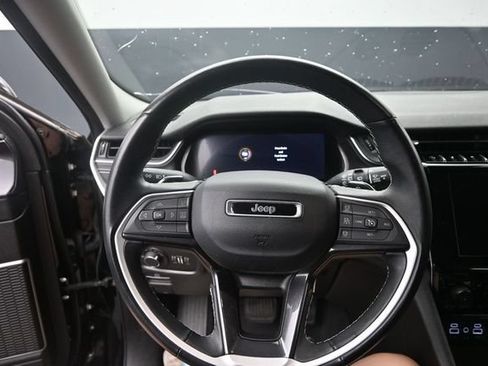 Used 2022 Jeep Grand Cherokee L Laredo w/ Luxury Tech Group I AWD/4WD image 18