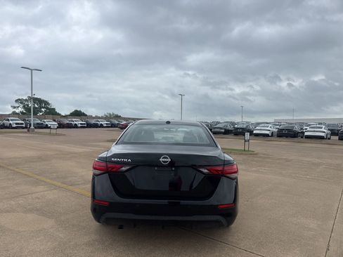 Certified 2025 Nissan Sentra SV image 18