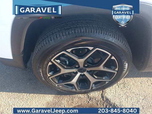 Used 2025 Jeep Compass Limited image 30