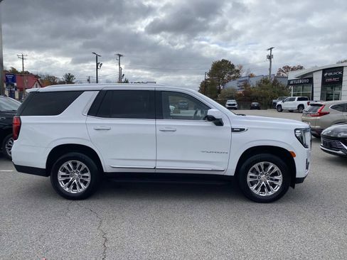 Used 2022 GMC Yukon SLT w/ SLT Premium Package image 8