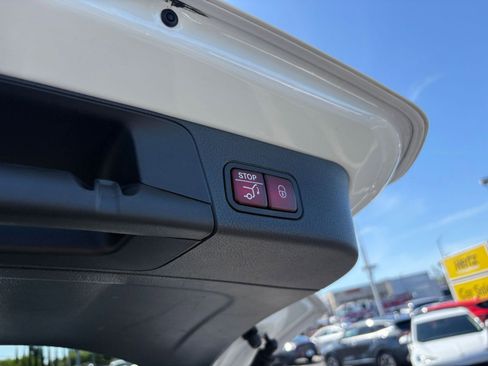 Used 2025 Mercedes-Benz GLB 250 image 24