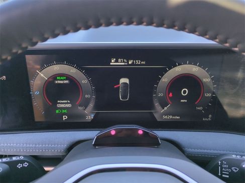 Used 2025 Nissan Ariya Platinum image 11