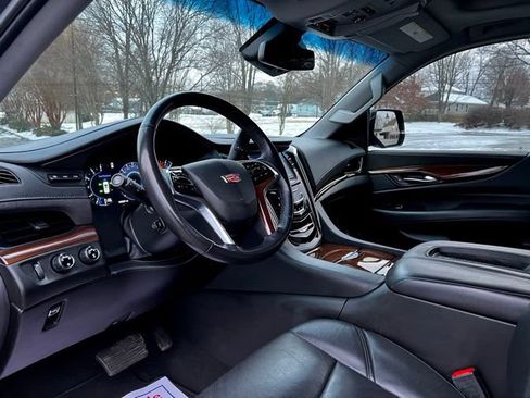 Used 2019 Cadillac Escalade Premium Luxury AWD/4WD image 9