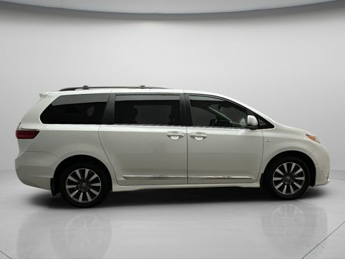 Used 2020 Toyota Sienna XLE w/ XLE Navigation Package AWD/4WD image 7
