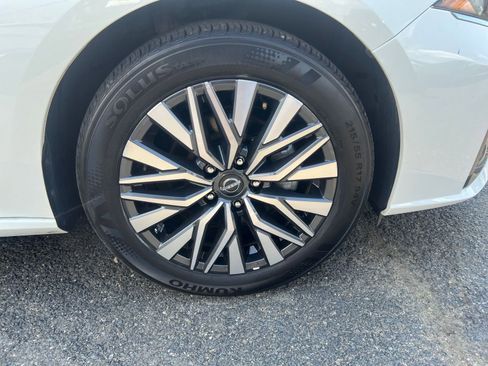 Used 2025 Nissan Altima 2.5 SV FWD image 31