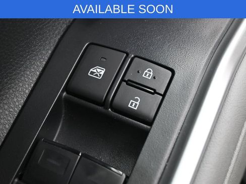 Used 2023 Toyota Highlander LE FWD image 14