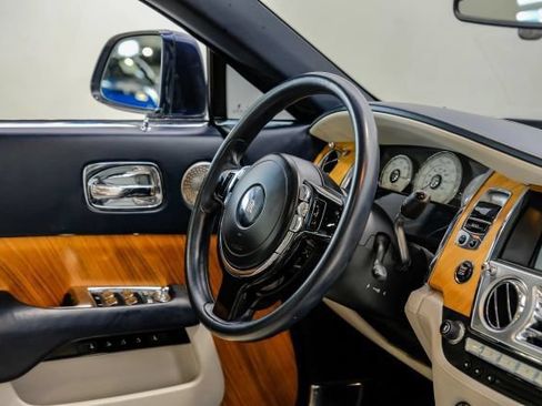 Used 2017 Rolls-Royce Wraith RWD image 19