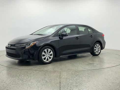 Used 2025 Toyota Corolla LE FWD image 3