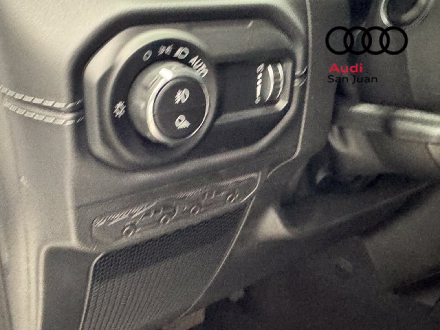 Used 2025 Jeep Gladiator Rubicon w/ Safety Group AWD/4WD image 32