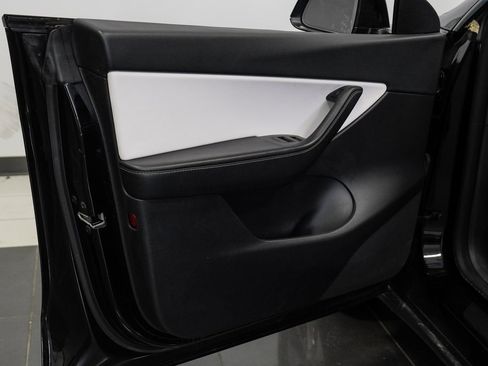 Used 2021 Tesla Model Y Long Range image 47