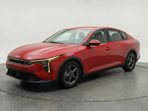 Used 2025 Kia K4 FWD image 3