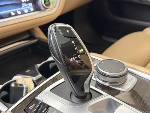 Used 2022 BMW 740i image 17