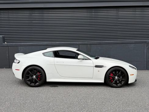 Used 2015 Aston Martin V8 Vantage GT RWD image 11