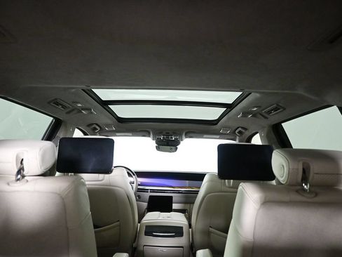 Used 2025 Cadillac Escalade Sport Platinum w/ LPO, Floor Liner Package AWD/4WD image 19