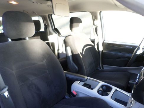 Used 2012 Dodge Grand Caravan SXT image 11