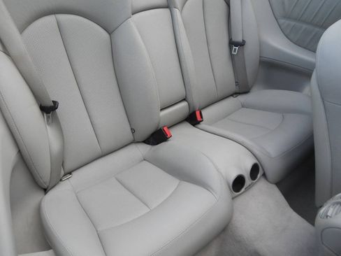 Used 2005 Mercedes-Benz CLK 320 Cabriolet image 32