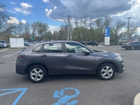 Used 2023 Honda HR-V LX image 9