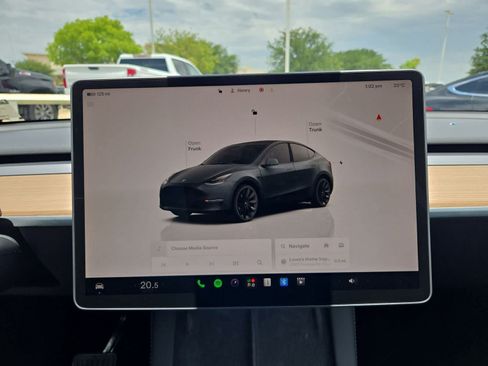 Used 2023 Tesla Model Y Long Range AWD/4WD image 25