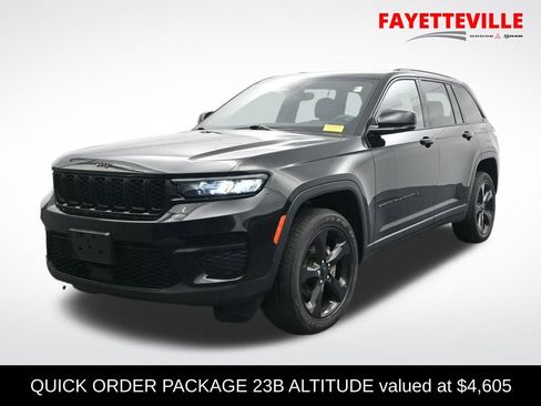 Used 2023 Jeep Grand Cherokee Altitude image 1
