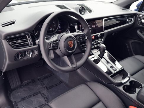 New 2026 Porsche Macan AWD/4WD image 4