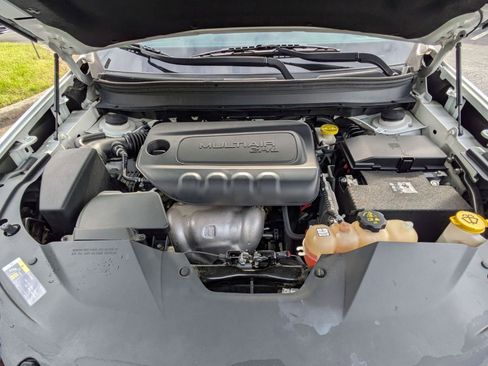 Used 2019 Jeep Cherokee Limited image 29