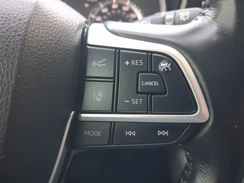 Used 2022 Toyota Highlander XLE AWD/4WD image 23