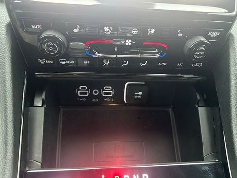 Used 2023 Jeep Grand Cherokee Limited w/ Luxury Tech Group II image 23