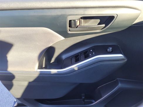 Certified 2023 Toyota Highlander LE image 23