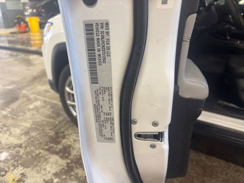 Used 2025 Jeep Compass Limited image 29