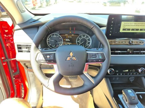New 2026 Mitsubishi Outlander SE FWD image 14