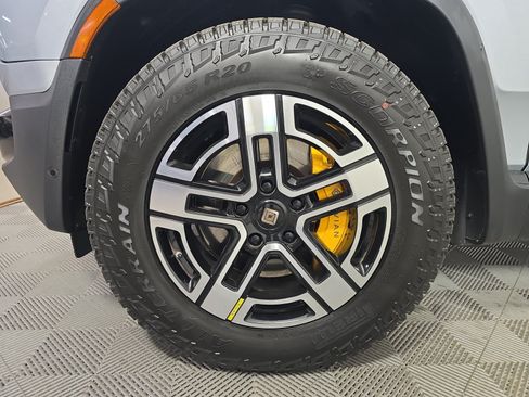 Used 2023 Rivian R1S Launch Edition AWD/4WD image 9
