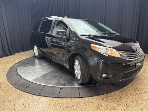 Used 2011 Toyota Sienna XLE w/ Premium Pkg AWD/4WD image 8